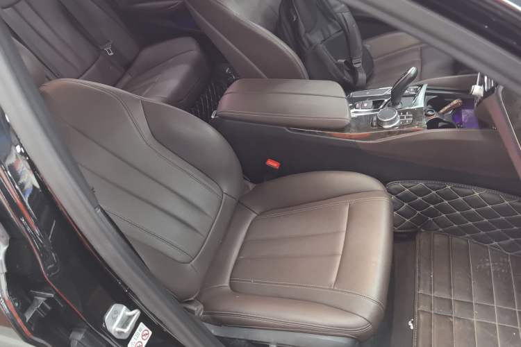 Used BMW 5 Series 2020 525Li M Sport Package Right Front Seat