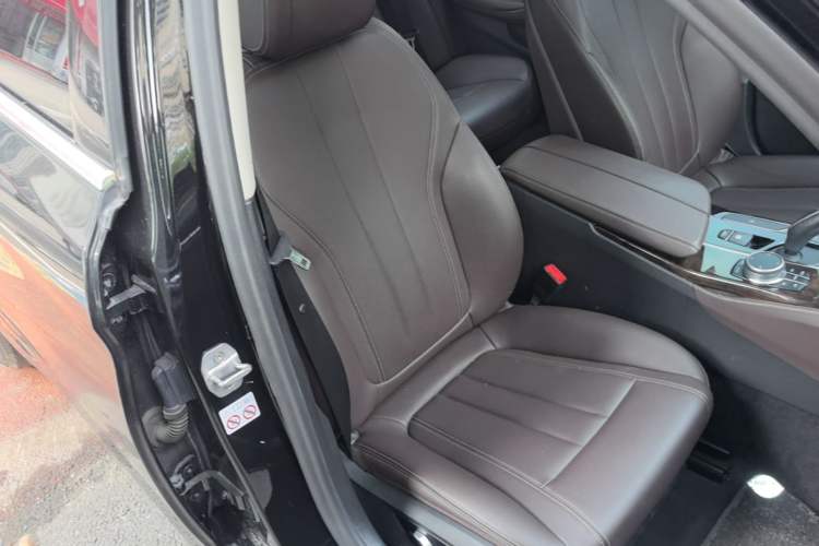 Used BMW 5 Series 2020 525Li Luxury Package Right Front Seat