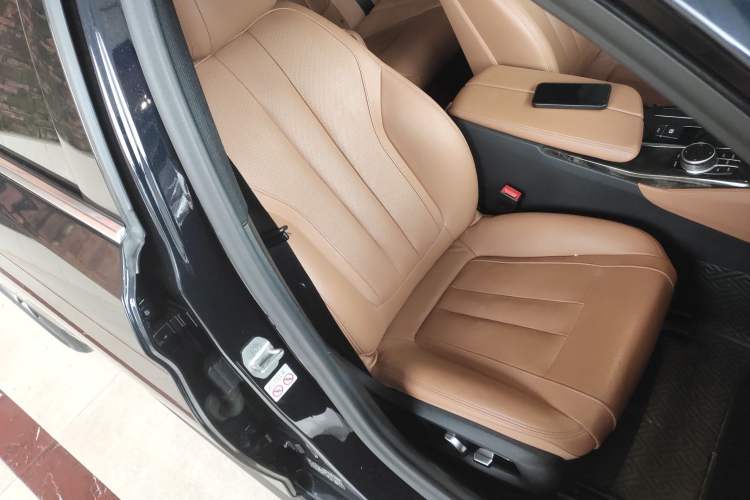 Used BMW 5 Series 2020 530Li Luxury Edition M Sport Package Right Front Seat