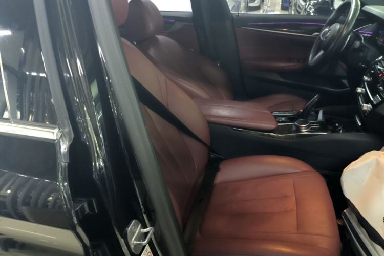 Used BMW 5 Series 2020 530Li Luxury Edition M Sport Package Right Front Seat