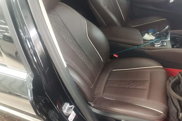 Used BMW 5 Series 2020 530Li xDrive Luxury Package Right Front Seat