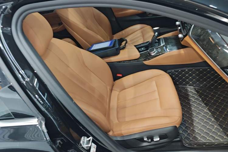Used BMW 5 Series 2020 530Li xDrive M Sport Package Right Front Seat