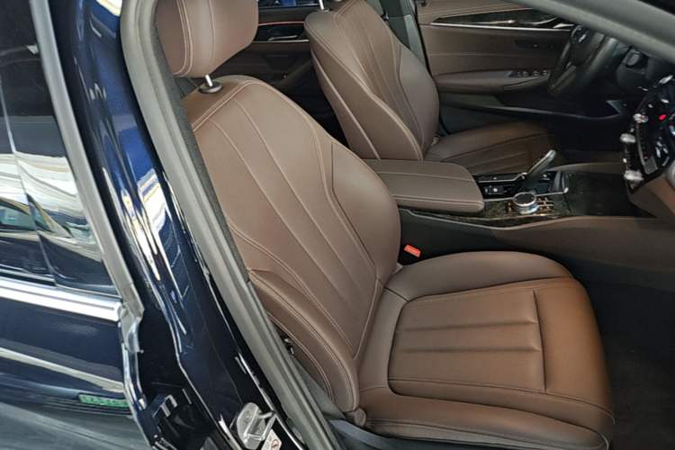 Used BMW 5 Series 2020 525Li M Sport Package Right Front Seat