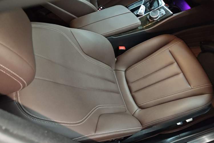 Used BMW 5 Series 2020 525Li M Sport Package Right Front Seat