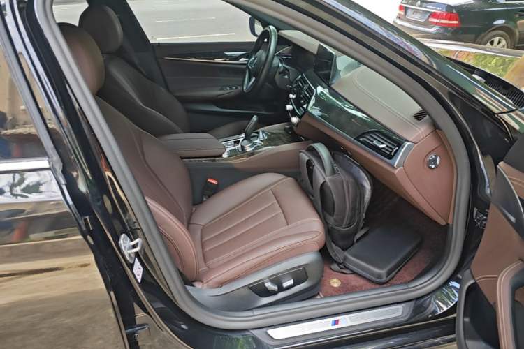 Used BMW 5 Series 2020 525Li M Sport Package Right Front Seat