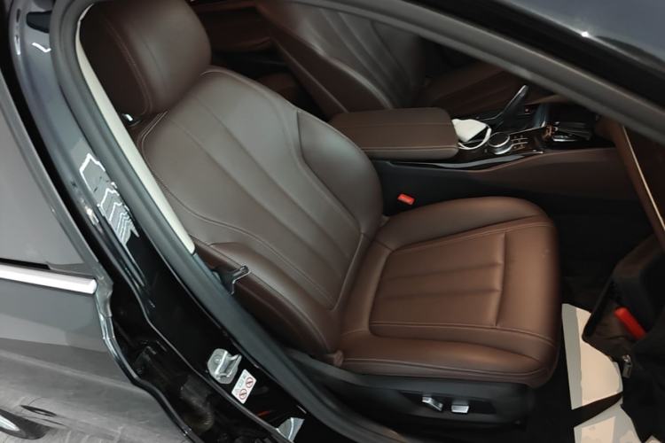 Used BMW 5 Series 2020 525Li Luxury Package Right Front Seat