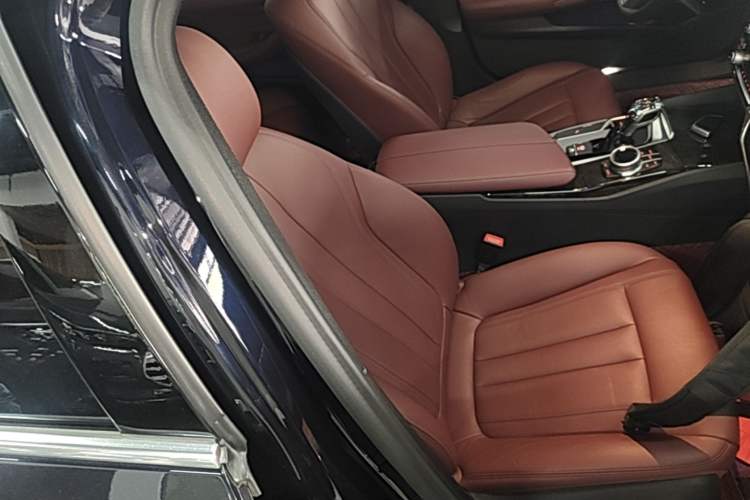 Used BMW 5 Series 2020 530Li Leading Model M Sport Package Right Front Seat