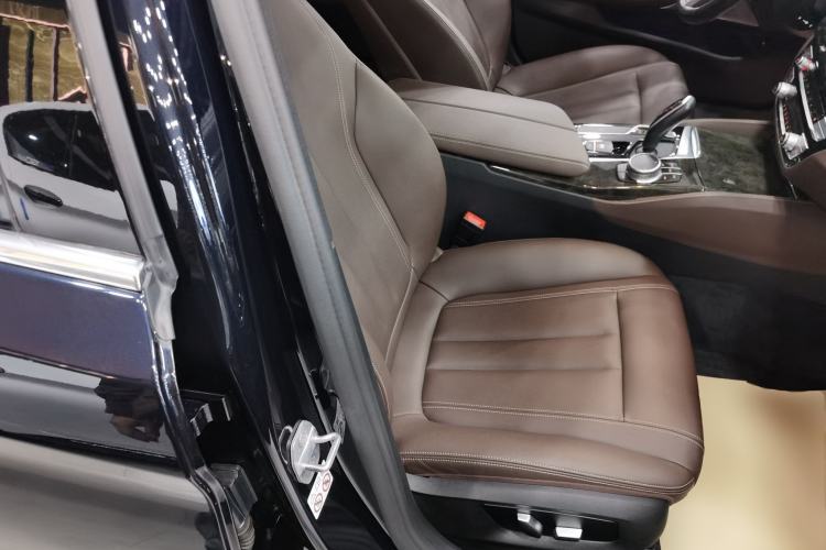 Used BMW 5 Series 2020 525Li M Sport Package Right Front Seat