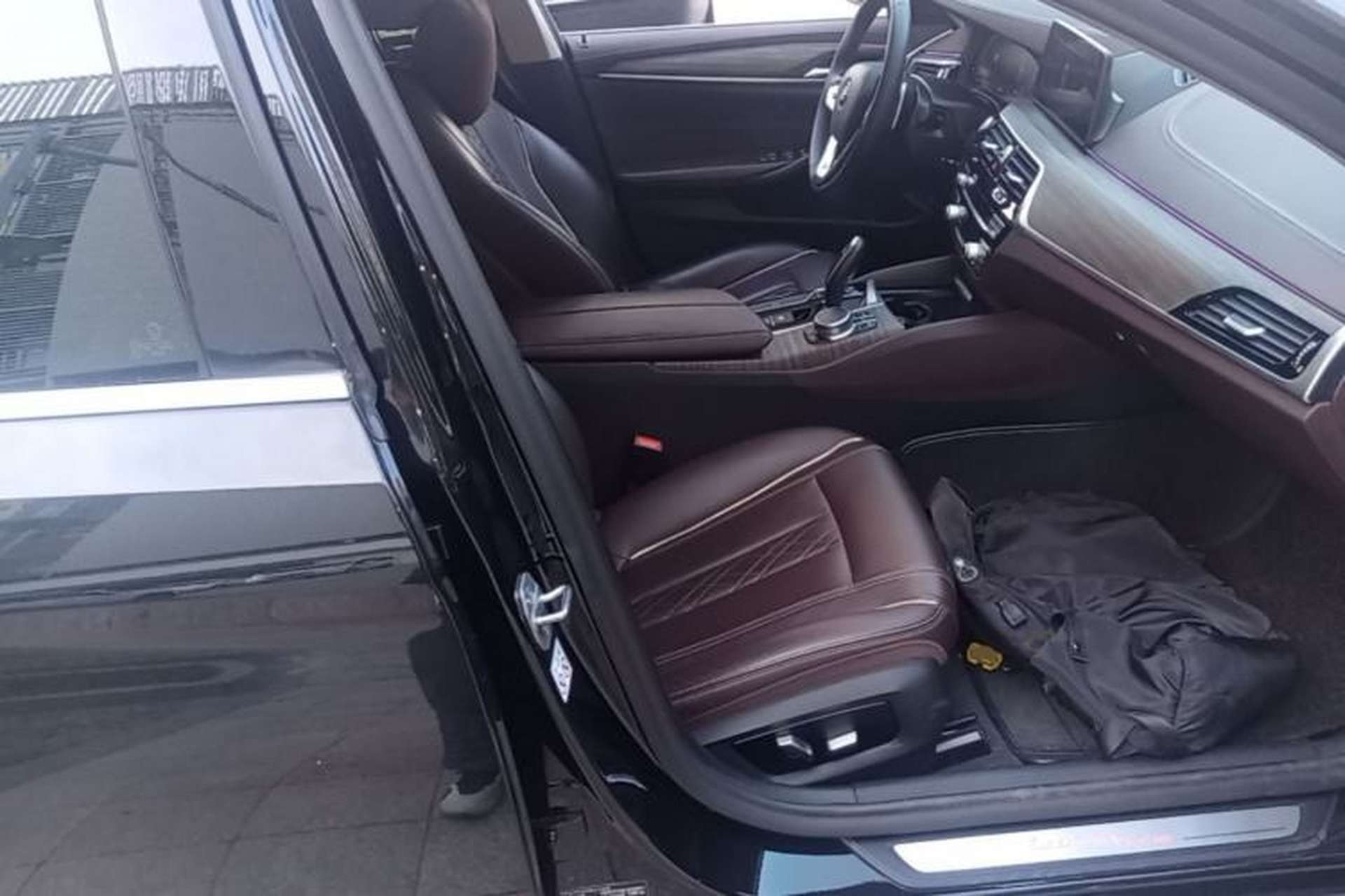 Used BMW 5 Series 2020 530Li Leading Edition Luxury Package Right Front Seat