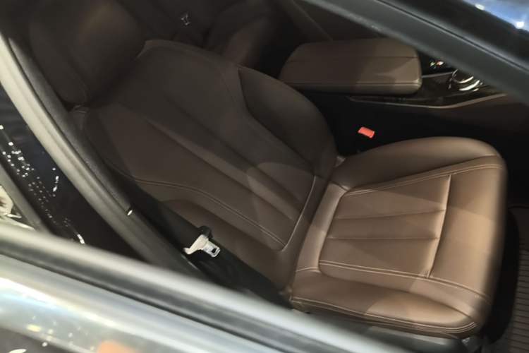 Used BMW 5 Series 2020 525Li M Sport Package Right Front Seat