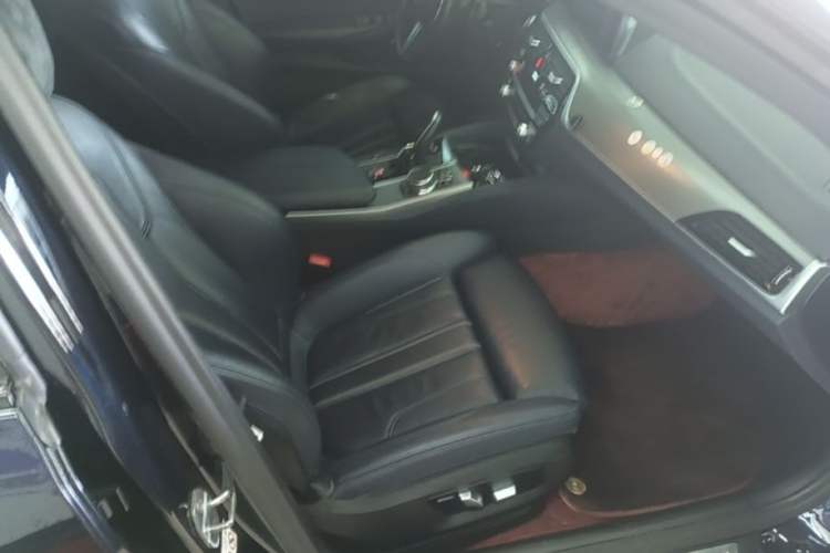 Used BMW 5 Series 2020 525i M Sport Package Right Front Seat