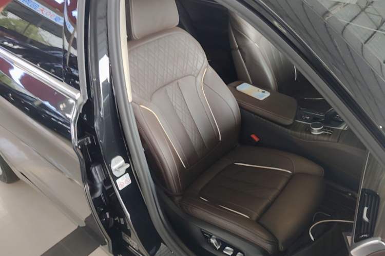 Used BMW 5 Series 2020 530Li Luxury Edition Premium Package Right Front Seat