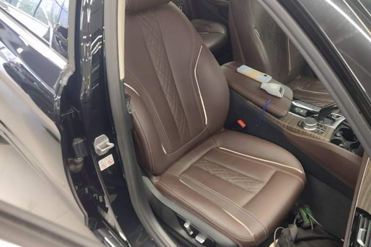 Used BMW 5 Series 2020 530Li Leading Edition Luxury Package Right Front Seat