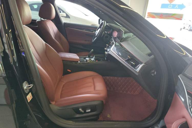Used BMW 5 Series 2020 530Li Leading Model M Sport Package Right Front Seat