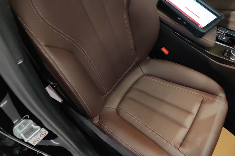 Used BMW 5 Series 2020 525Li M Sport Package Right Front Seat