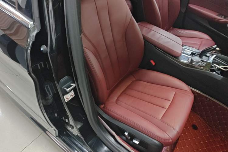 Used BMW 5 Series 2020 530Li Leading Model M Sport Package Right Front Seat