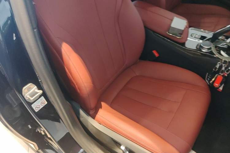 Used BMW 5 Series 2020 530Li Luxury Edition M Sport Package Right Front Seat