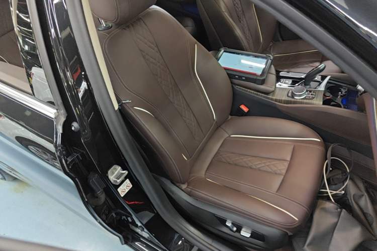 Used BMW 5 Series 2020 530Li Leading Edition Luxury Package Right Front Seat