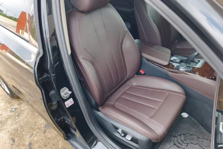Used BMW 5 Series 2020 525Li Luxury Package Right Front Seat