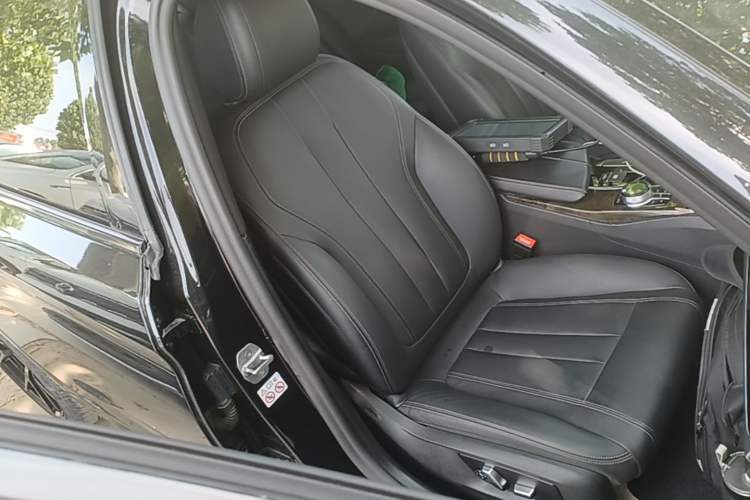 Used BMW 5 Series 2020 530Li Leading Model M Sport Package Right Front Seat