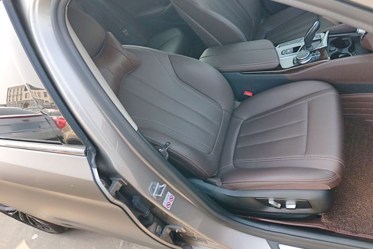 Used BMW 5 Series 2020 525Li Luxury Package Right Front Seat