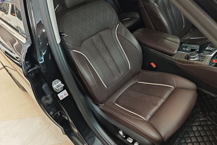Used BMW 5 Series 2020 530Li Executive Luxury Package Right Front Seat
