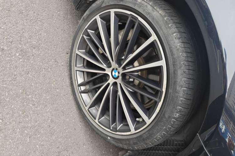Used BMW 5 Series 2020 530Li Leading Model M Sport Package Right Front Wheel Hub