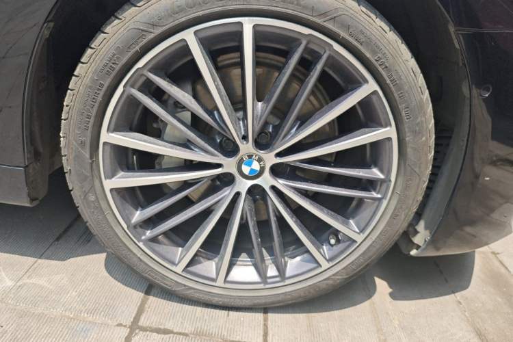 Used BMW 5 Series 2020 530Li Leading Model M Sport Package Right Front Wheel Hub