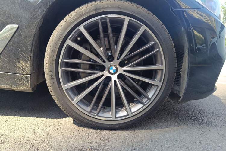 Used BMW 5 Series 2020 530Li xDrive M Sport Package Right Front Wheel Hub
