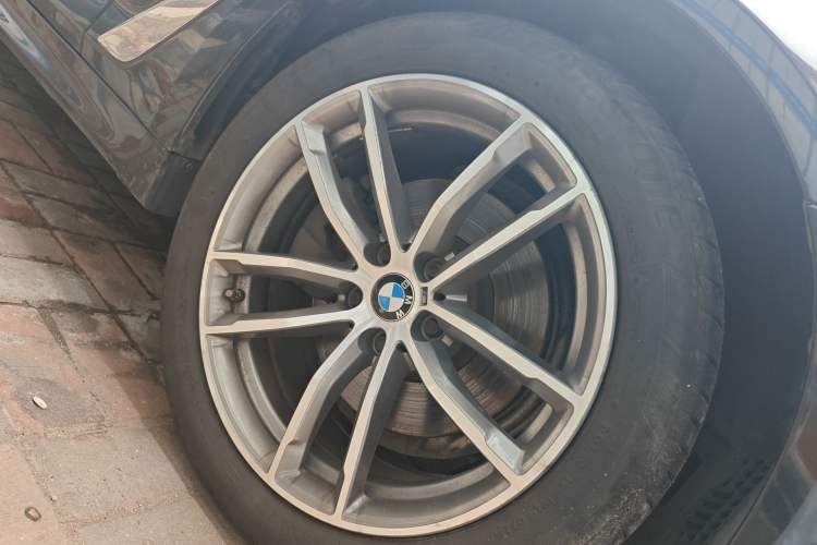 Used BMW 5 Series 2020 525Li M Sport Package Right Front Wheel Hub