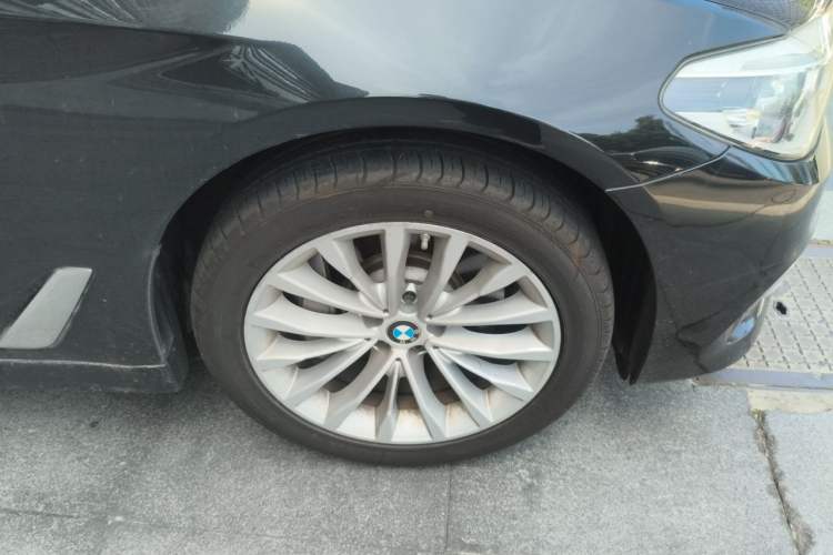 Used BMW 5 Series 2020 530Li Leading Edition Luxury Package Right Front Wheel Hub
