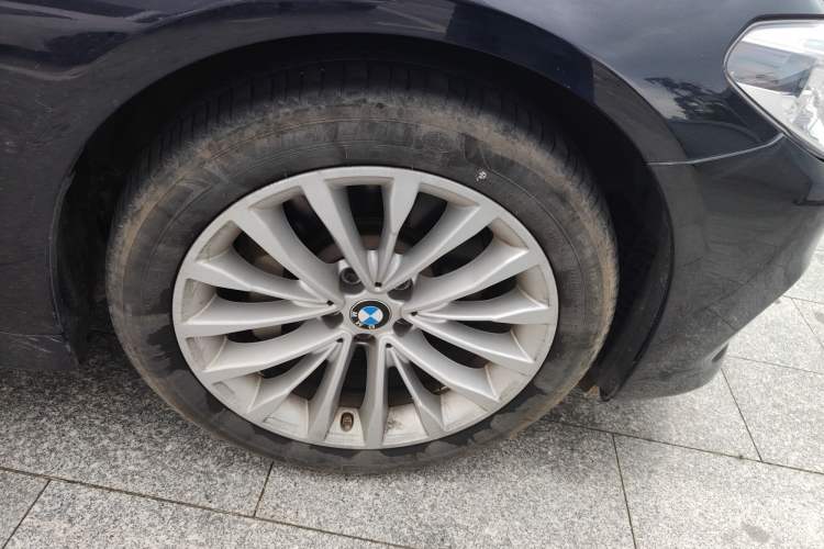 Used BMW 5 Series 2020 530Li Leading Edition Luxury Package Right Front Wheel Hub