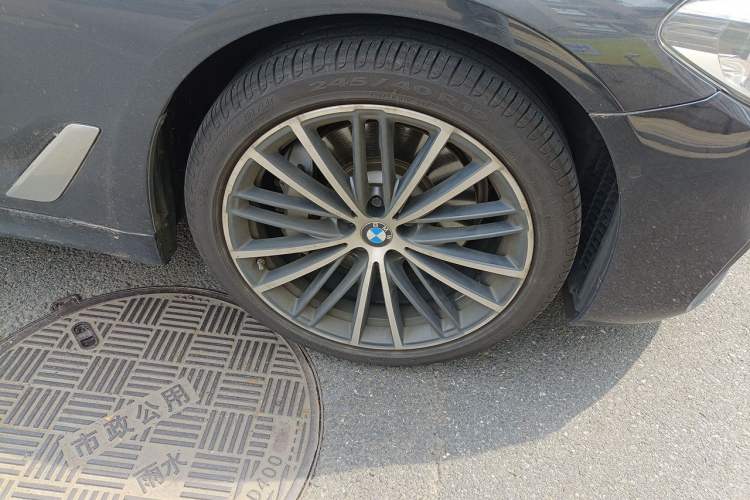 Used BMW 5 Series 2020 530Li Leading Model M Sport Package Right Front Wheel Hub