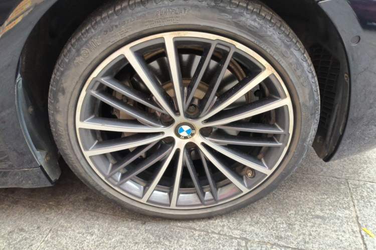 Used BMW 5 Series 2020 530Li Leading Model M Sport Package Right Front Wheel Hub