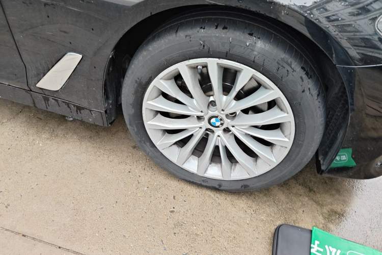 Used BMW 5 Series 2020 525Li Luxury Package Right Front Wheel Hub