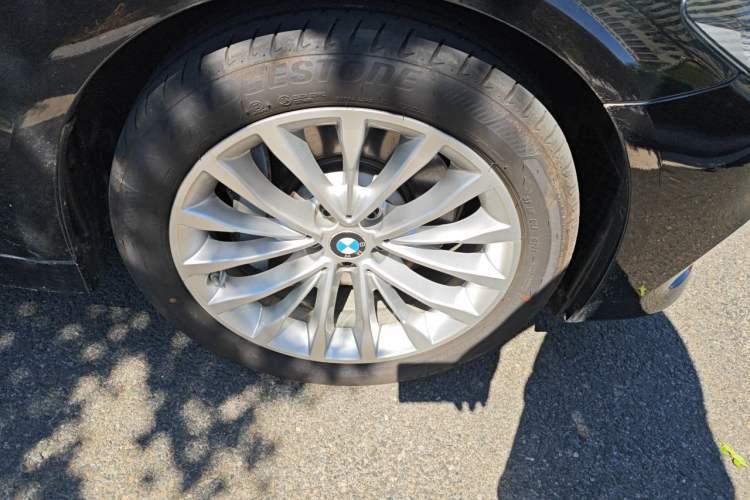 Used BMW 5 Series 2020 530Li Leading Edition Luxury Package Right Front Wheel Hub