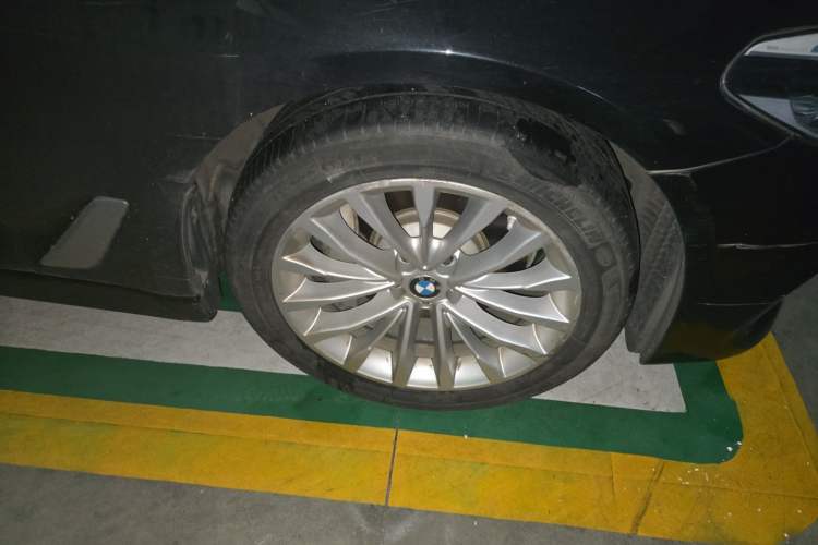 Used BMW 5 Series 2020 530Li Leading Edition Luxury Package Right Front Wheel Hub