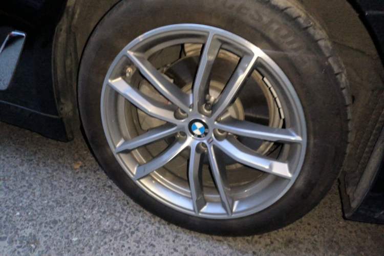 Used BMW 5 Series 2020 525Li M Sport Package Right Front Wheel Hub