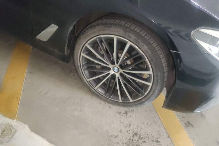 Used BMW 5 Series 2020 530Li Leading Model M Sport Package Right Front Wheel Hub