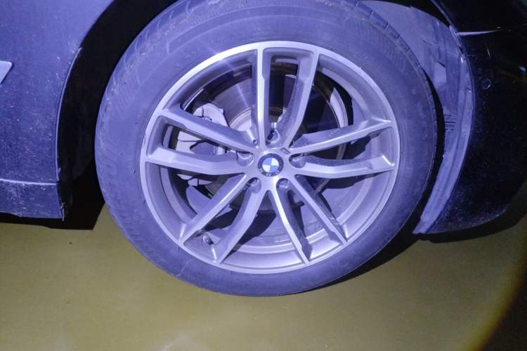 Used BMW 5 Series 2020 525Li M Sport Package Right Front Wheel Hub
