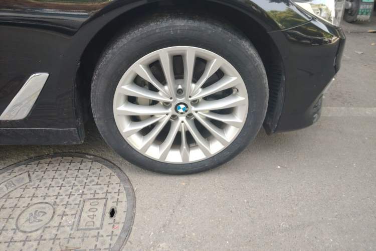 Used BMW 5 Series 2020 530Li Leading Edition Luxury Package Right Front Wheel Hub