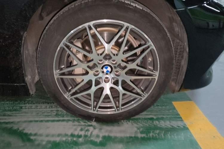 Used BMW 5 Series 2020 530Li Leading Edition Luxury Package Right Front Wheel Hub