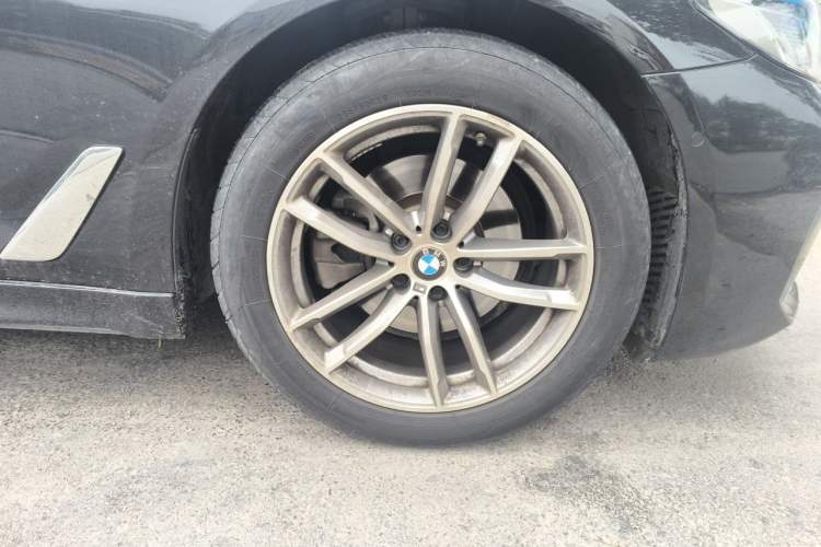 Used BMW 5 Series 2020 525Li M Sport Package Right Front Wheel Hub