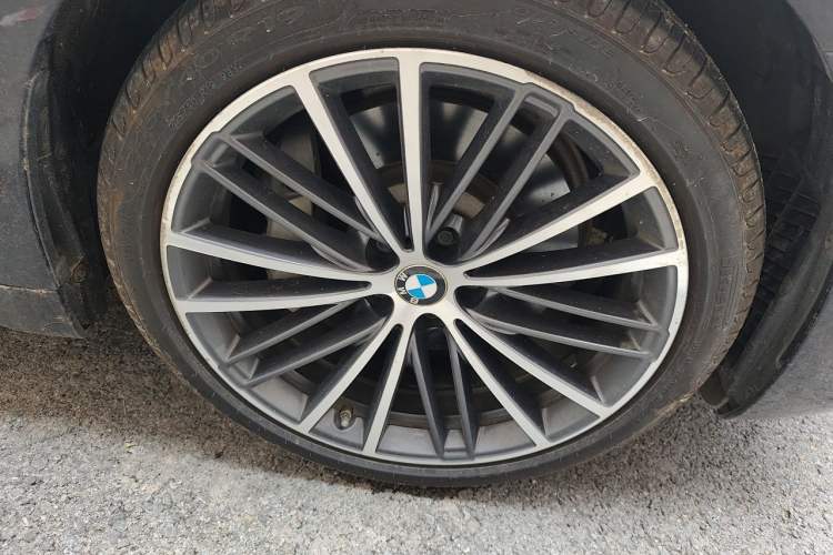 Used BMW 5 Series 2020 530Li Leading Model M Sport Package Right Front Wheel Hub