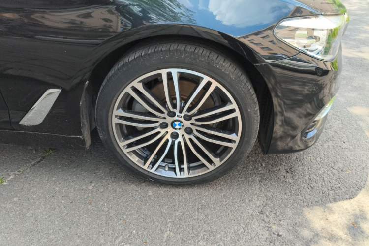 Used BMW 5 Series 2020 525Li Luxury Package Right Front Wheel Hub