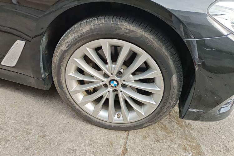 Used BMW 5 Series 2020 530Li Luxury Edition Premium Package Right Front Wheel Hub