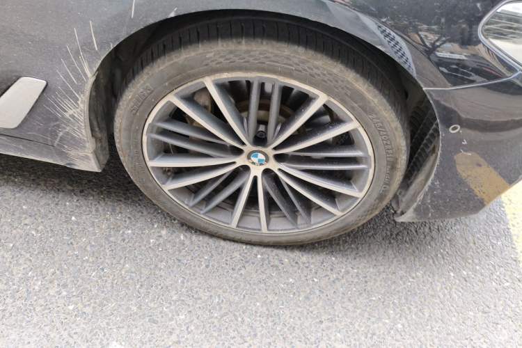 Used BMW 5 Series 2020 530Li Luxury Edition M Sport Package Right Front Wheel Hub