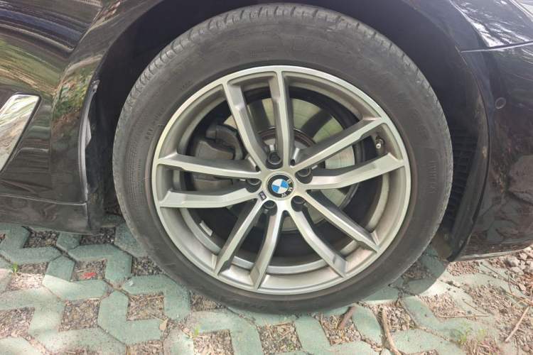 Used BMW 5 Series 2020 525Li M Sport Package Right Front Wheel Hub