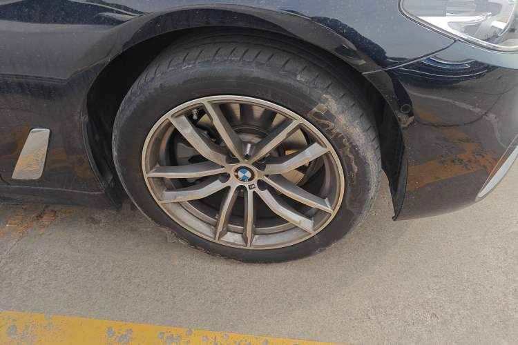 Used BMW 5 Series 2020 525Li M Sport Package Right Front Wheel Hub