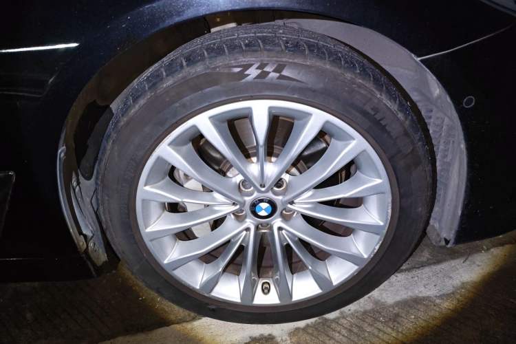 Used BMW 5 Series 2020 530Li Leading Edition Luxury Package Right Front Wheel Hub